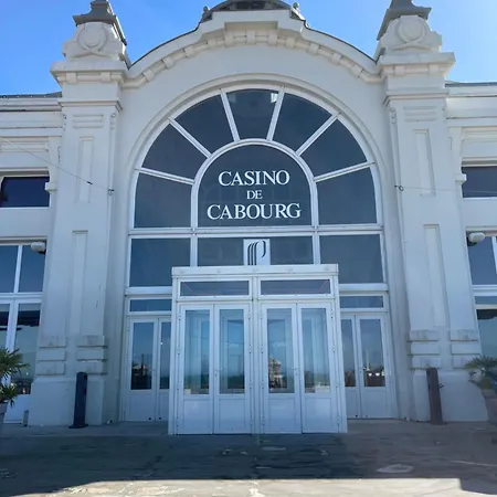 Les écuries à 12 Mn De Cabourg * Goustranville